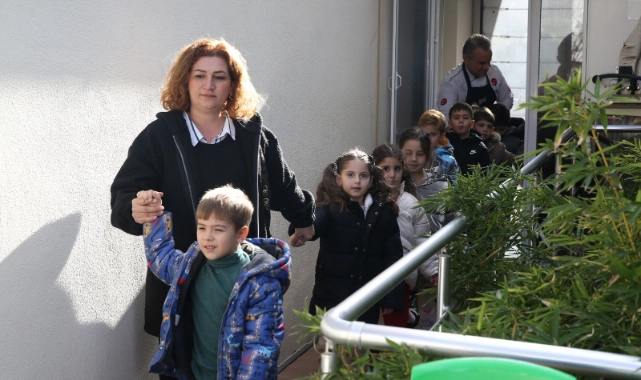 Başkan Ünsal ve anaokulu öğrencileri deprem tatbikatında!