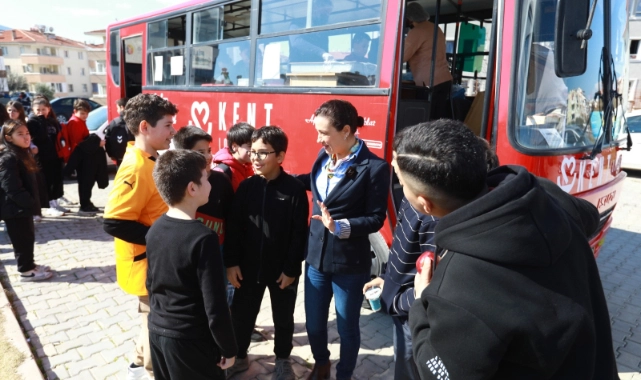 Efes Selçuk’ta öğrenciler mutlu başkan mutlu