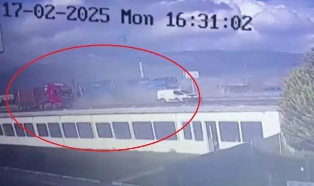 İzmir'de korkunç kaza: Bir tır, üç araca çarptı