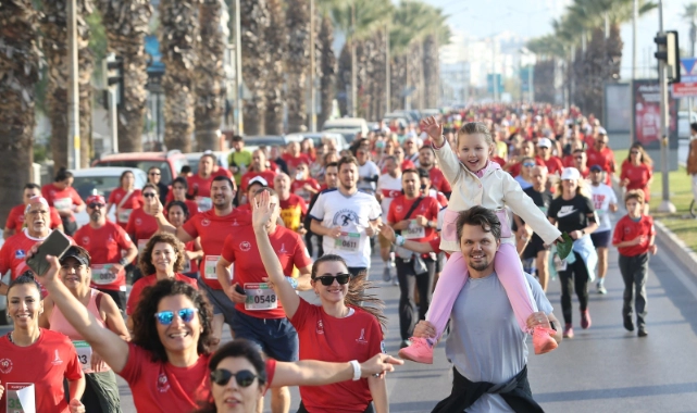 Karşıyaka’da 14 Şubat’a renkli kutlama: Sevdiğinle Koş!