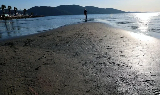 Muğla'nın Ula ilçesinde panik: Deniz suyu, 12 metre çekildi!