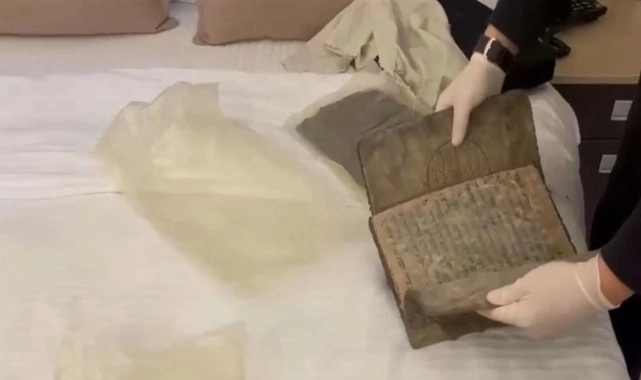 Tarihi eser kaçakçılarına baskın: 6 el yazması kitap ele geçirildi!