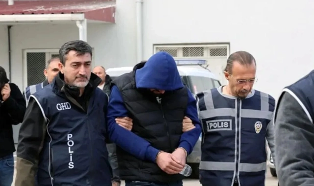 VIP minibüslerle insan kaçakçılığı: Çeke çökertildi!