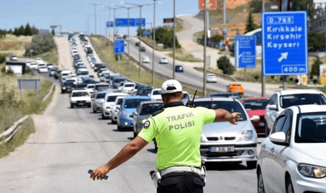 Bakanlık Bayram İçin Alınan Trafik Tedbirlerini Açıkladı: Bu Araçlar Bayramda Anayollara Giremeyecek