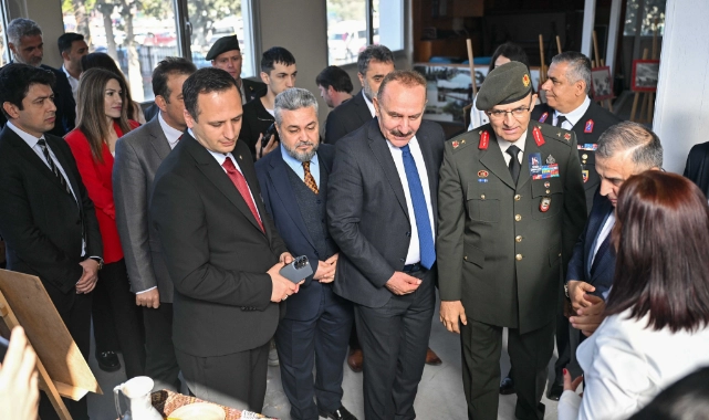 Bornova’da 18 Mart coşkusu ve şehitlere saygı