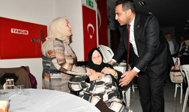 Çiğli Belediyesi'nden Dayanışma Sofrası: Başkan Yıldız Vatandaşlarla İftarda Buluştu