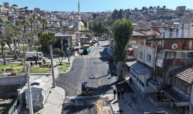 İzmir’de asfalt seferberliği devam ediyor: Gürçeşme Caddesi yenileniyor 