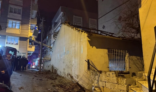 İzmir'de bir ev alevlere teslim oldu!