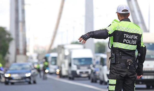 İzmir trafiğinde sıkı denetim: Bayramda bin 560 polis  görev alacak