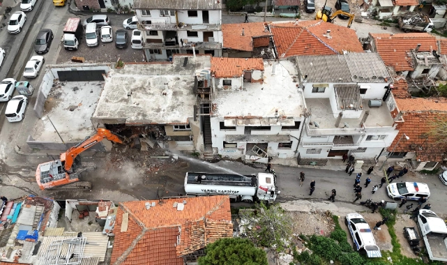Karabağlar'da yılların sorununu çözülüyor: Metruk binalar tarih oluyor