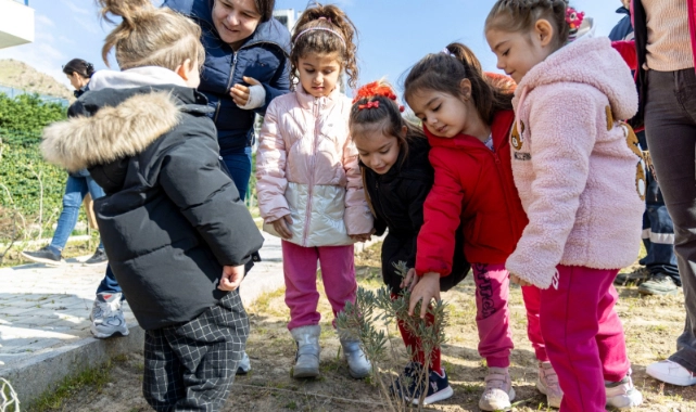 Karşıyaka’da anaokulu öğrencileri bostanda üretimi deneyimledi