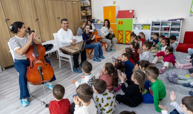 Karşıyakalı minikler Türk müziği çalgıları ile tanışıyor 