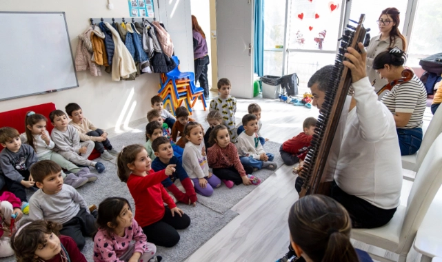 Karşıyakalı minikler Türk müziği çalgıları ile tanışıyor 