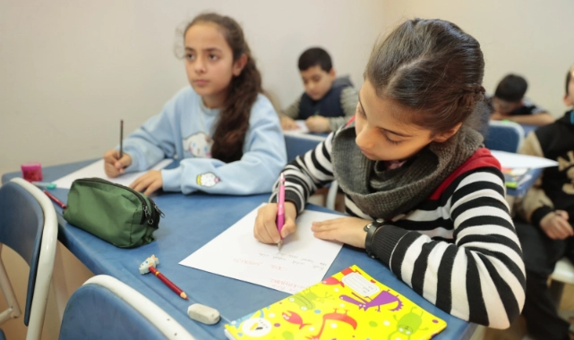 Konak'ta çocuklar hem eğleniyor hem öğreniyor