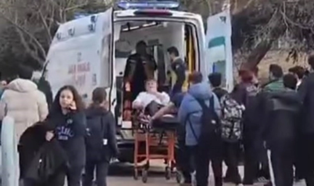 Ortaokul öğrencisine bıçaklı saldırı: Çocuk, kanlar içinde hastaneye kaldırıldı!
