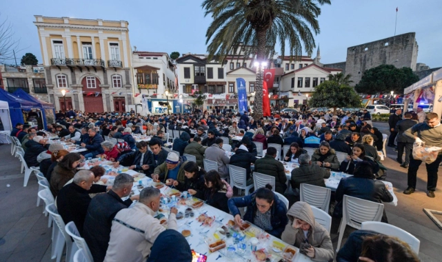 Ramazan ayının bereket sofrası bu kez Çeşme'de kuruldu