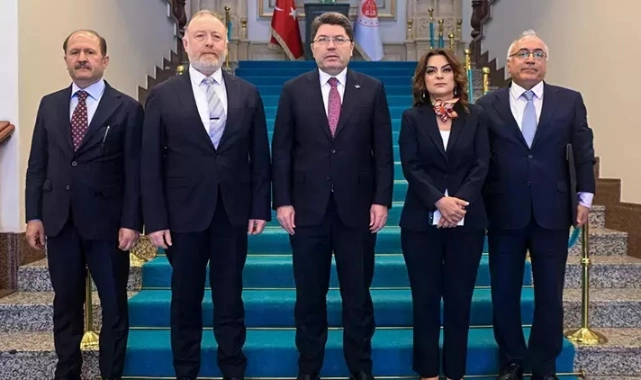 Adalet Bakanı'ndan DEM Parti'ye rest: Top iktidarda ne demek, biz top oynamıyoruz