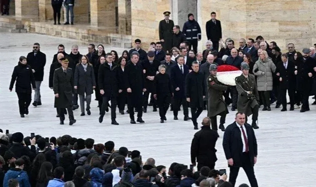 CHP Lideri Özel, PM ve YDK üyeleri ile Atatürk'ün huzurundaydı