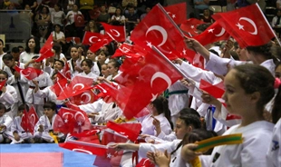 İzmirli çocuklar spor ve eğlence dolu bir gün geçirdi