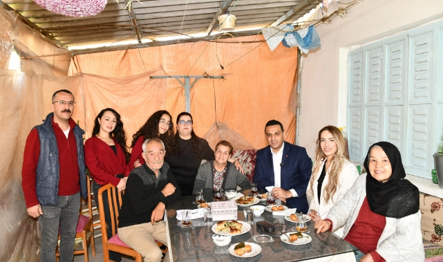 Leyla Teyze’ye Bayram Sürprizi: Sevgi ve Türkülerle Dolu Ziyaret