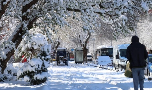 Meteoroloji'den Peş Peşe Uyarılar: Kar Yağışı, Sağanak, Fırtına, Çöl Tozu Geliyor...