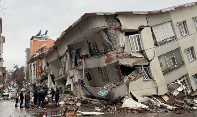 Prof. Dr. Özçelik'ten deprem değerlendirmesi: İstanbul'da yaşanan deprem İzmir'deki fayları etkiler mi?