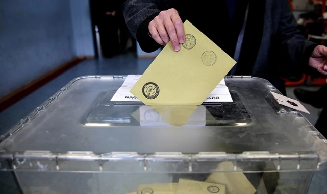 Son Anketten Çarpıcı Sonuç! Oy Oranında Dengeler Değişti, İki Parti Kan Kaybediyor