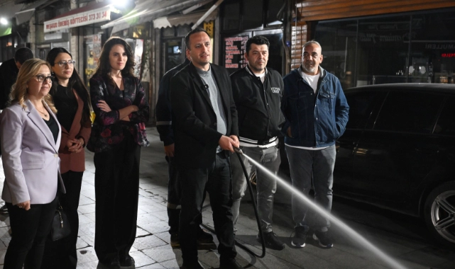 Tarihi Bornova Çarşısı’nda temizlik mesaisi