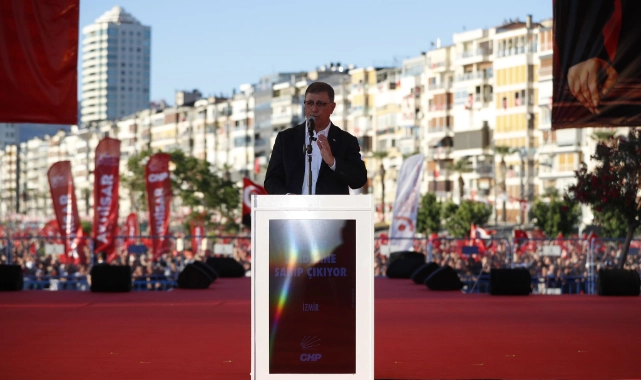 Başkan Tugay, mitingten İzmirlilere seslendi: İzmir özgürlüğün, direnişin şehridir!