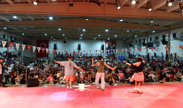 Çiğli’de 19 Mayıs coşkusu dans gösterisiyle zirve yaptı