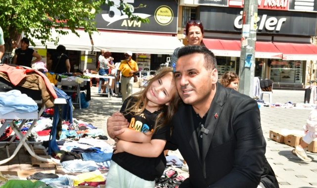 Çiğli’de dayanışma ve sürdürülebilirlik buluştu: 2. El eşya ve kıyafet kermesi yoğun ilgi gördü