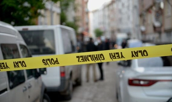 Çöpten ekmek toplarken dehşete düştü: Konteynerin içinden insan kafatası çıktı!