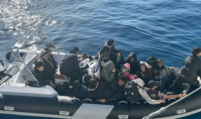 İzmir Dikili'de 'Sahil Güvenlik' freni: 28 kaçak göçmen yakalandı!