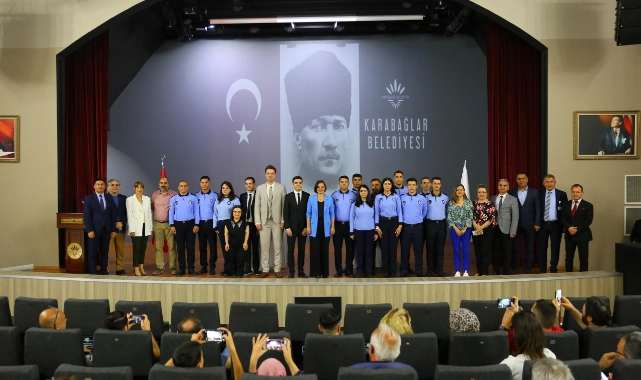 Karabağlar Belediyesi'nde aday memurlar yemin etti