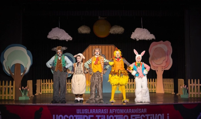 Karabağlar Kent Tiyatrosu ilk turnesini Kocatepe Tiyatro Festivali’ne gerçekleştirdi