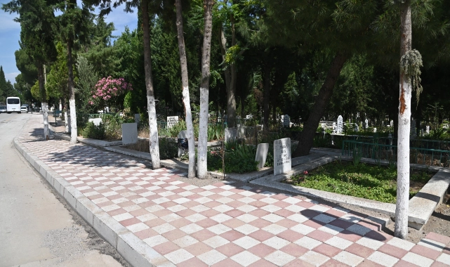 Kırtık Mezarlığı’nda Bozulan Kaldırımlar Yenilendi