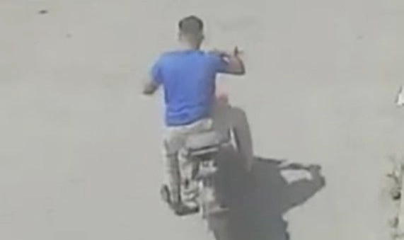 Motosiklet hırsızı, İzmir'de suçüstü yakalandı!