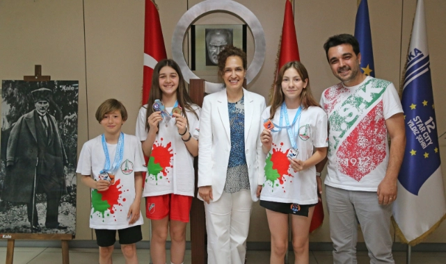 Voleybol ve yüzmede Karşıyaka rüzgarı esti