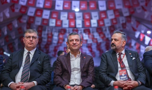 Aslanoğlu'ndan dikkat çeken paylaşım: 'Ayağa kalk İzmir iktidara yürüyoruz!'