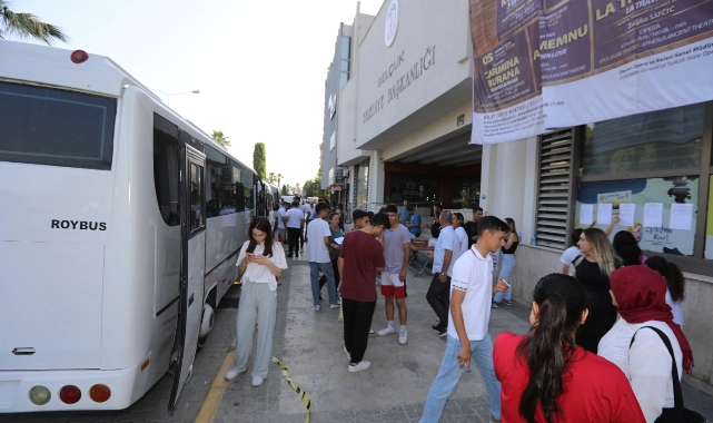 Efes Selçuk Belediyesi'nden Sınav Günü Ulaşım Desteği