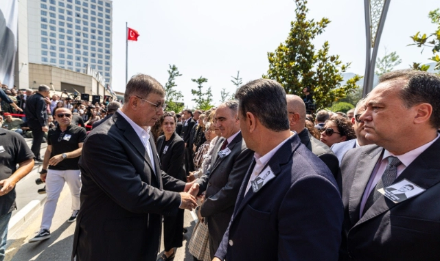 Ferdi Zeyrek gözyaşları ve alkışlarla uğurlandı