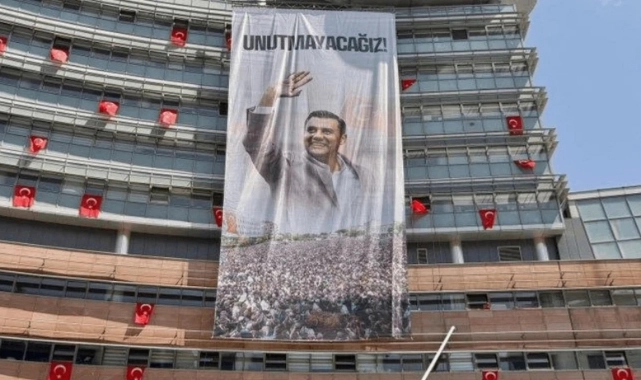 Başkan Zeyrek'in fotoğrafı, CHP Genel Merkezi'ne asıldı: Unutmayacağız!