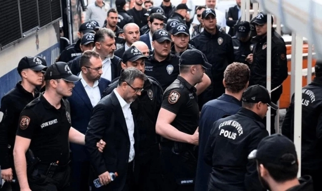 İBB Soruşturmasında Tutuklanmışlardı! CHP'li Beş Belediye Başkanı Görevden Uzaklaştırıldı
