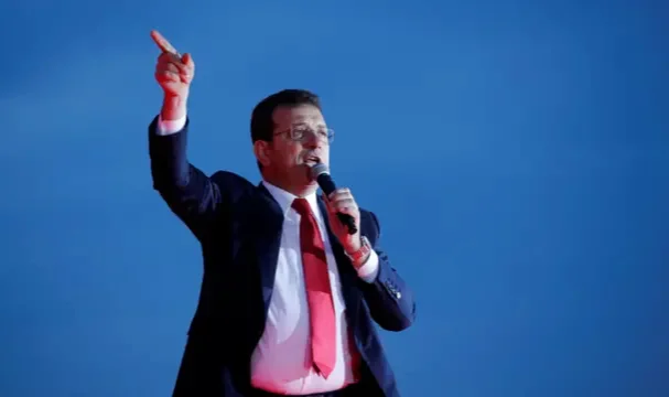 İmamoğlu hakim karşısında: Alkışlar ve sloganlarla salona girdi!