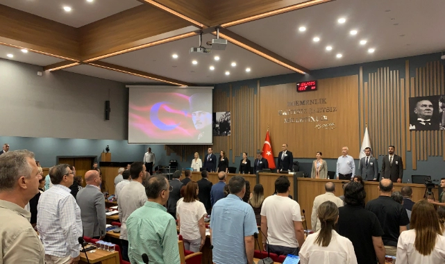 İzBB Meclisi'nde duygusal açılış: Meclis üyeleri, Başkan Zeyrek'i andı!