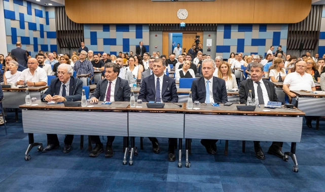 Başkan Tugay mobilya sektörünün geleceğine yön verecek formülleri anlattı