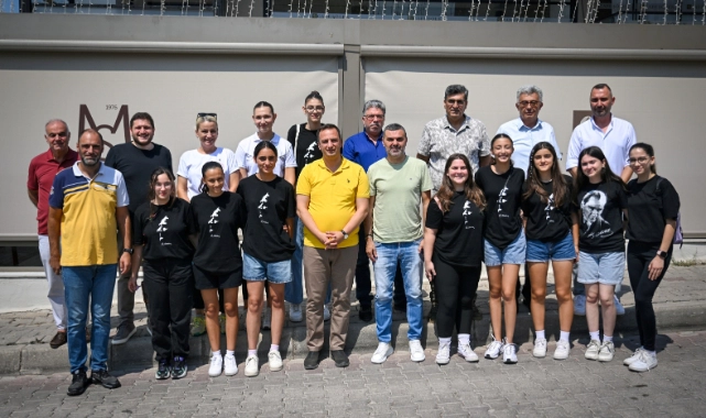 Bornova’nın sultanları set vermeden zirvede