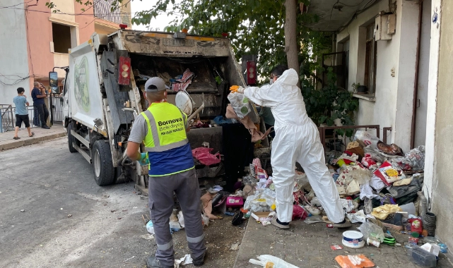 Bornova'da çöp ev temizlendi, yedi yıllık kabus son buldu