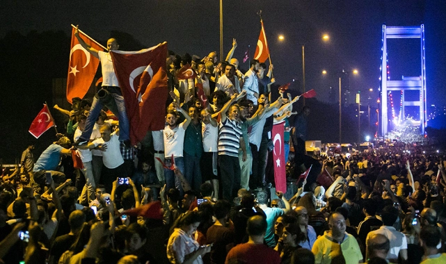 Dr. Sönmez'den çarpıcı '15 Temmuz' yorumu: Direnç önemliydi ama otoriterliğe yöneldi!