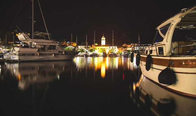 Foça'da teknede dehşet: İpe asılı halde bulundu!
